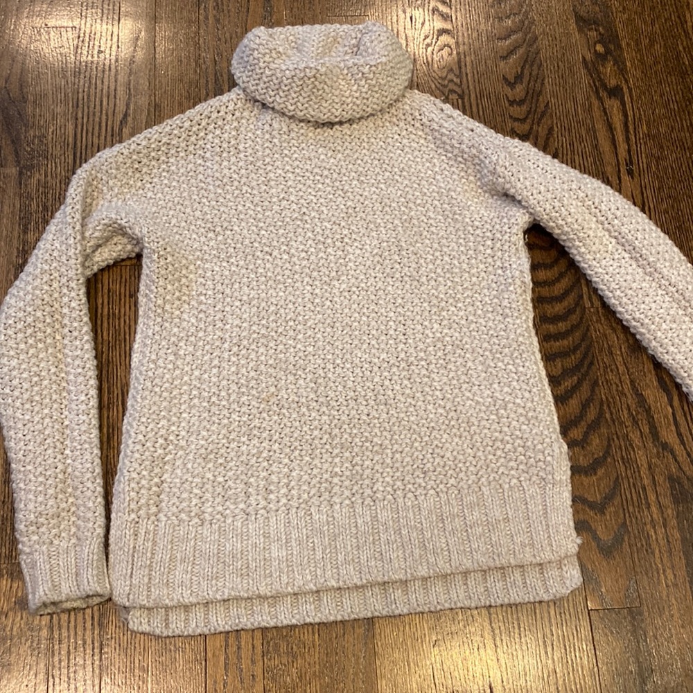 Abercrombie sweater size small acrylic/ wool